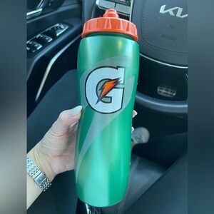 Gatorade Green Water Bottle with Orange Cap 32oz